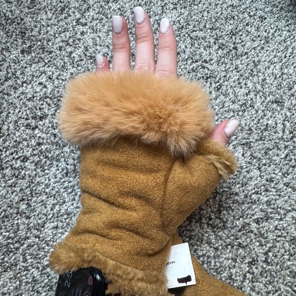 NWT Hand Warmers / Gloves - Picture 3 of 10